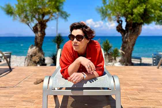 Lottie Knutsson på en liggestol