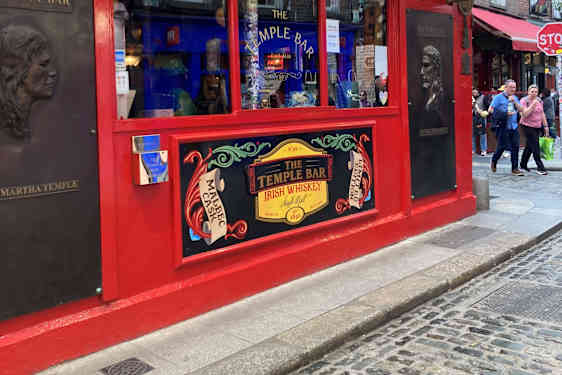 The Temple Bars røde facade