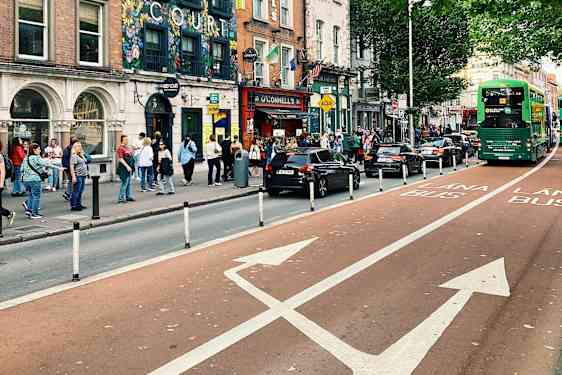 Gade i det centrale Dublin