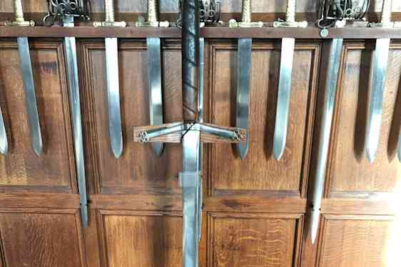 Udstilling af sværd på slottet