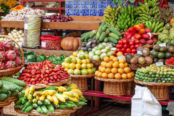 Frisk frugt frister på markedet.