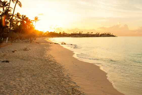 Solnedgang på Divi Beach