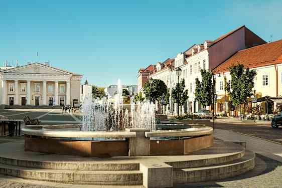 Rådhustorvet ligger i Den gamle by i Vilnius