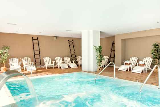 Bjerg midt i vandet. Foto: Unsplash