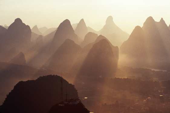 Solopgang på på Xianggong Mountain