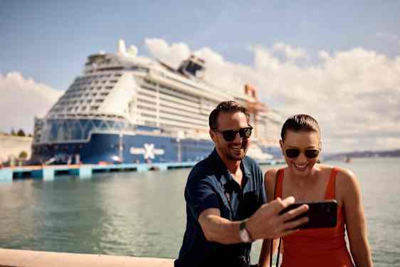 Par udenfor et Celebrity Cruises skib