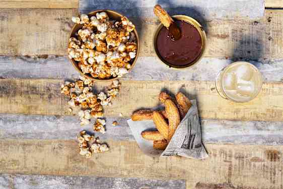 Churros med dip og bacon/karamelpopcorn