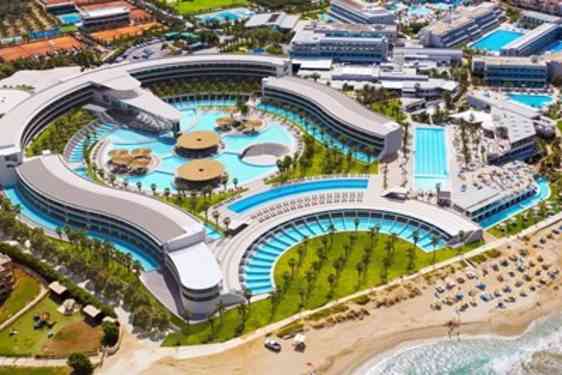 Poolområdet på Lyttos Mare