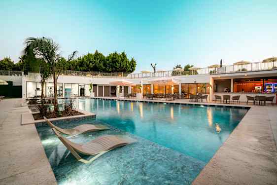 Skitser af et nyt hotel hos Spies