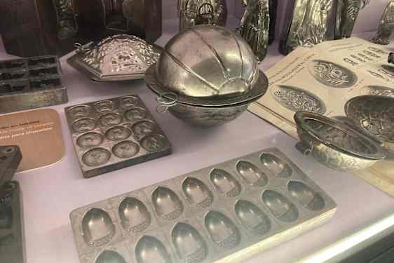 Ældre støbeforme til chokolader