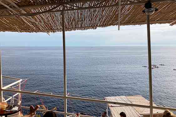 Udsigt fra ydersiden af ringmuren