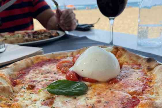 Restaurangen Maccaroni tilbyder god mad og dejlig udsigt.