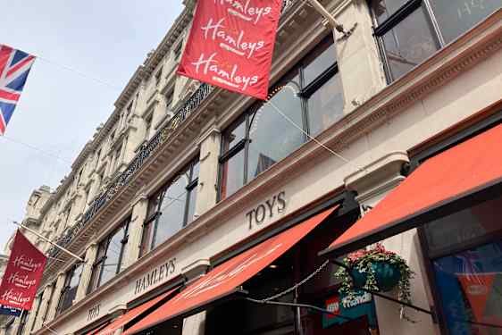 Facaden til Hamleys, der er verdens største legetøjsbutik