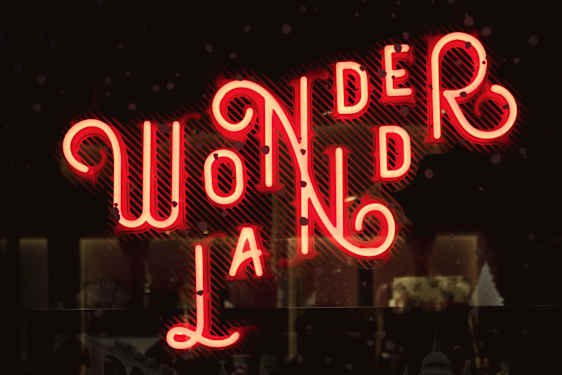 Neonskilt med Wonder Land