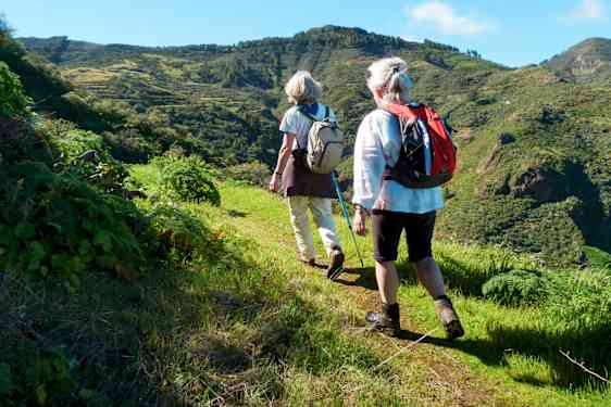 To kvinder er ude og vandre