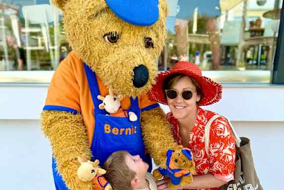 Bernie sammen med Lottie Knutson