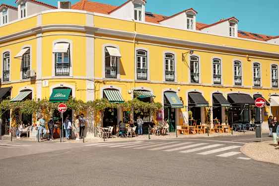 Farverige bygninger i Lissabon