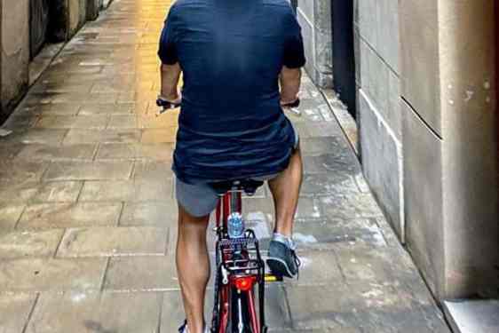 Rasmus cykler i Barcelona