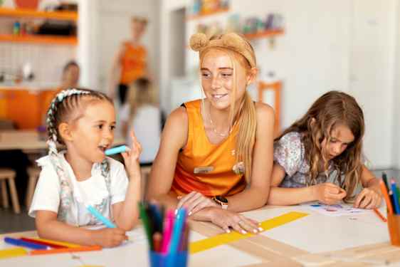 Personale maler med to børn på Sunwing