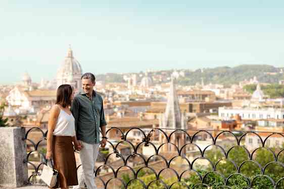 par på gåtur i rom