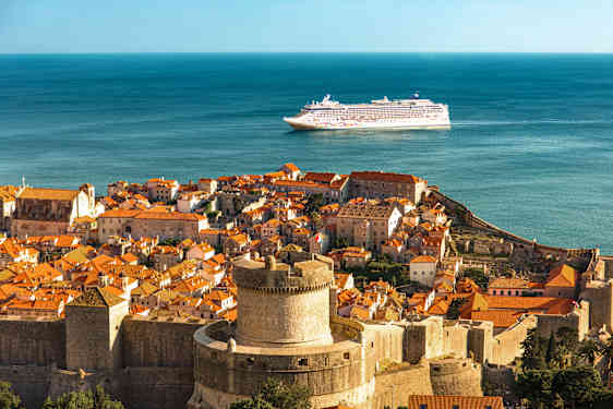 Norwegian Cruise Line krydstogtskib ved Dubrovnik