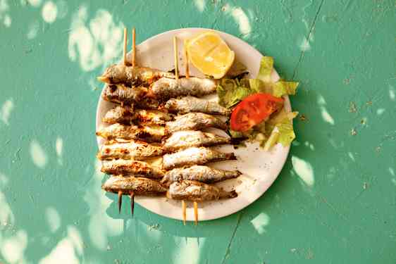 Grillet fisk og tomat