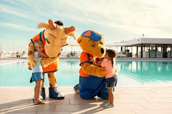 Pige leger med Lollo