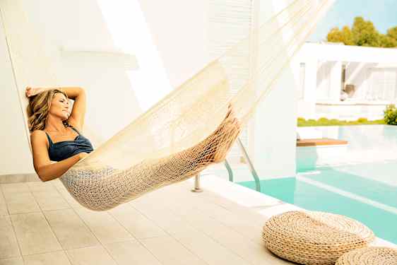 Kvinde i hængekøje