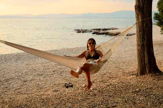 Kvinde i hængekøje