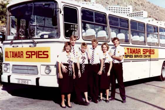 Spies guider foran Altamarbus i 1986