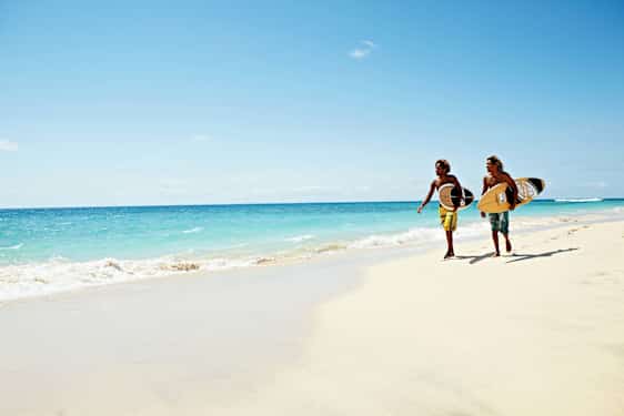 To mænd med surfboards