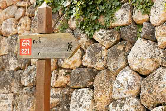 Skilt mod vandrerute