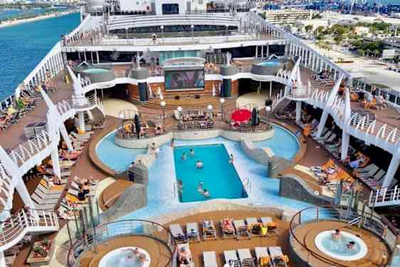 Poolområdet på skibet