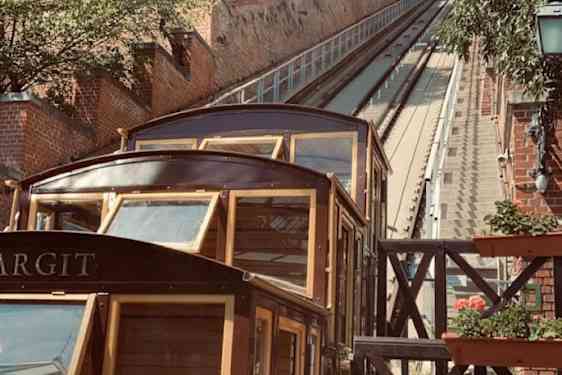 Svævebane op til slottet