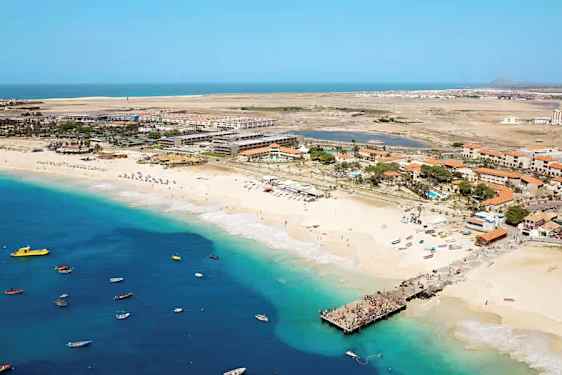 Hotel Oasis Salinas Sea