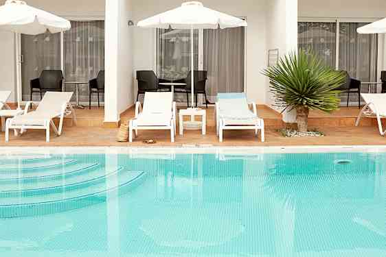 Sunprime har værelser med direkte udgang til pool