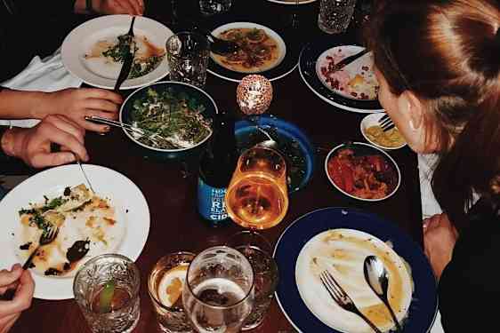 Et bord med lækker mad i Bruxelles