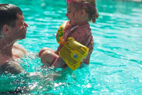 Sjov i poolen på Sunwing Sandy Bay Beach