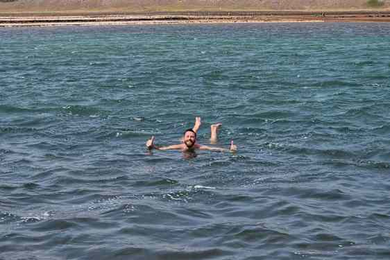 Gæst bader i vandet