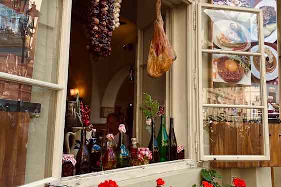 En af Malá Stranas hyggelige restauranter