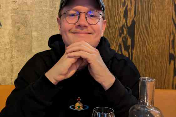Tomas er glad for maden i Vilnius