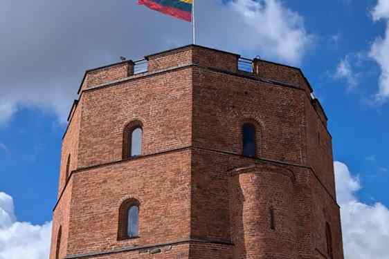 Litauens flag i toppen af Gediminas-tårnet
