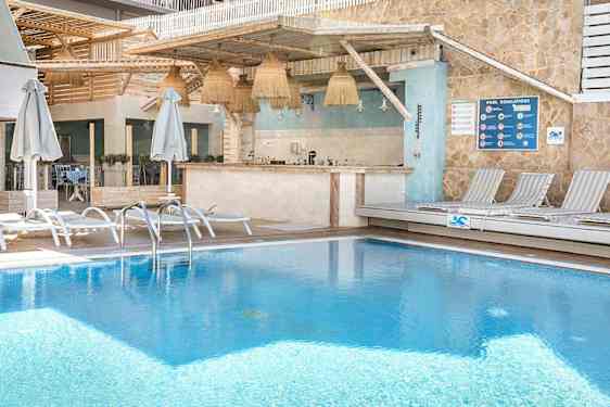 Poolen på Rhodos Horizon Blu