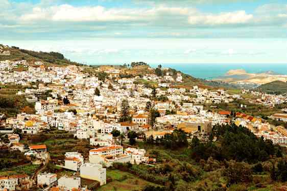 Udsigt over by og bjerg på Gran Canaria