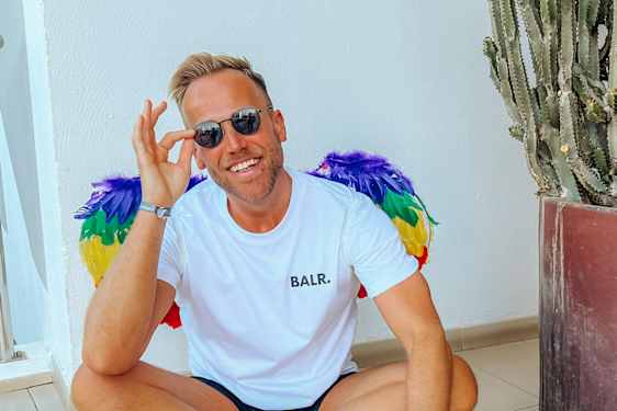 Sølve Sundrehagen i Maspalomas for at opleve Pride-festen.