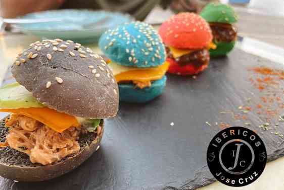 Farverige miniburgere