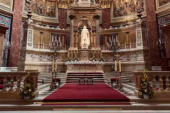 Alteret i en basilika