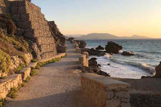 Rhodos mysiga strandpromenad