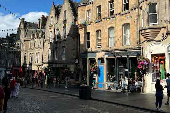 Edinburgh opleves til fods