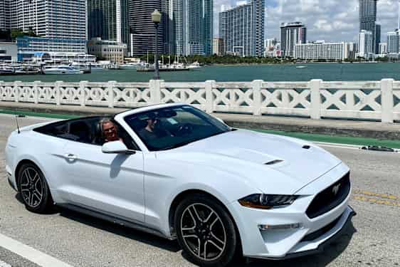 Hvid bil uden tag i Miami